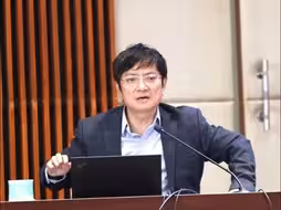 网友举报“网红教授”郑强婚内出轨包养情妇？警方：造谣者已被抓