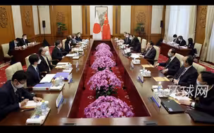 秦刚同日本外相举行会谈：美曾霸凌手段残酷打压日本半导体，日本切肤之痛犹在，不应为虎作伥