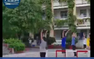 越南新冠病人做操 保持身心健康战胜病毒