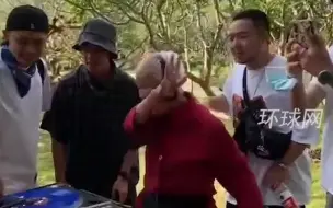 西双版纳九旬奶奶融入年轻人一起打碟跳舞 拍摄者：和奶奶一起享受音乐很惊喜