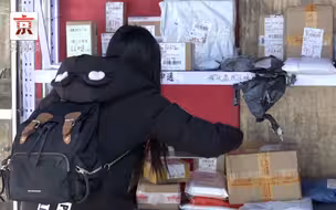 快递丢了！快递架成“免费自选超市” 民警：丢的基本都是化妆品！
