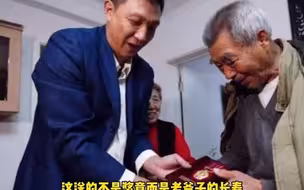 老爷爷抗美援朝纪念章丢了,急得整晚睡不好,重阳节收到1份大礼