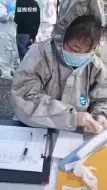 “你慢慢的，不用着急！”医护人员辛苦啦！也谢谢你们的体谅！