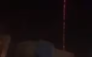 无人机袭击伊拉克巴格达绿区，美国大使馆启动防空系统拦截火箭弹