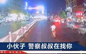 江西一男子骑车挡消防车，怎么摁喇叭都无动于衷，还跑路中央去了
