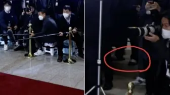 韩媒记者穿拖鞋参加记者会向尹锡悦抗议