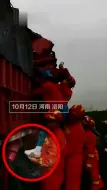 高速公路货车追尾 护士站消防员手上救治伤员