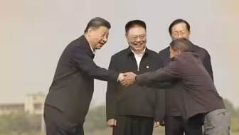 握手的瞬间，不变的情怀