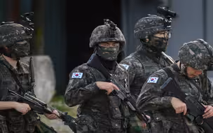 把防卫任务交给美国，韩国一年仅出生21万人，兵员不够怎么办