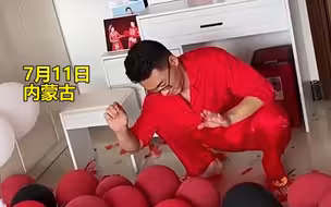 结婚第二天女子哼着歌老公听节奏扎气球，闻讯赶来的婆婆表情亮了！