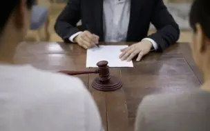 女子为买房净身出户“假离婚”，两年后痛哭流涕：丈夫拿二套房娶了闺蜜