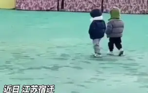 幼儿园走出了养老院遛弯的气质