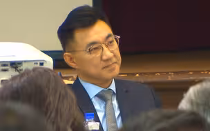 国民党引“铁杆蓝”反感，专家：国民党不应背弃初衷，舍本逐末