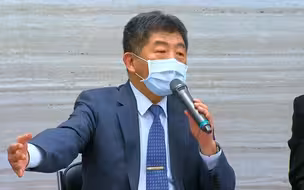 阿斯利康新冠疫苗问题不断，台湾没退路？陈时中这时想起大陆疫苗