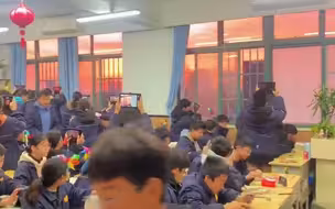 班主任让初三生暂停早自习看满天朝霞：再继续早读的时候声音都好像大了一些