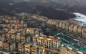 探访太原玉泉山森林公园内别墅项目：有的停工，有的在建在售