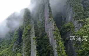 “薄如纸片”竟然能用来形容一座山？航拍视角看鬼斧神工般的“刀片山”