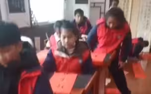 湖北宜昌一中学用学生书法作品当校牌，提前海选两周一换