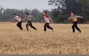 赞！八零后父亲每天坚持 带三个孩子晨练基本功！网友：少年强则国强！