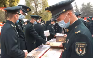 “你选书，我买单！”火箭军某部为官兵置办“硬核年货”过春节