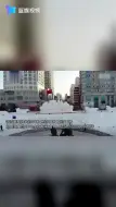 围观！雪雕版“航空母舰”亮相哈尔滨街头