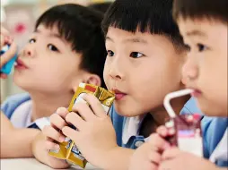 襄阳一中学不订牛奶需交过敏证明？市教育局工作人员回应