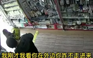 孩子忘带口罩，门口徘徊很久终于进商店求助，暖心的老板一句话化解尴尬。