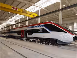 中国研制的匈塞铁路高速动车组，在塞尔维亚首次亮相