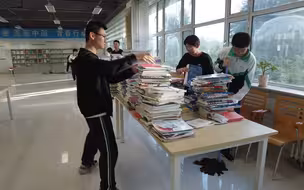绿色离校！高三毕业生把书籍资料分类整理义卖 资金全用于公益