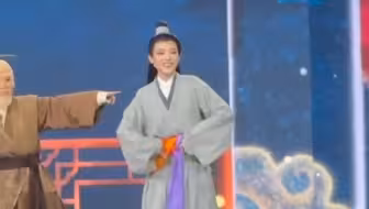 #陈丽君带观众实现小笼包自由了 #陈丽君喊话浙江卫视发 听到了！听到了！羡慕现场的观众们， 君君请吃小笼包！ “浙江卫视，发！”戳萌点了～#浙江卫视越剧春晚