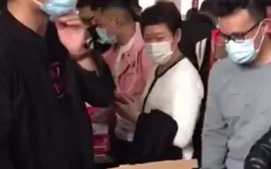 因防疫需要， #南宁海吉星市场1月28日起停售车厘子 ，引发价格大跳水，市民疯抢车厘子！