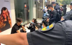 用铁钳给柴犬“剪牙”引网友众怒！广州一男子被警方带走调查