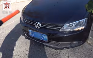为躲摄像头，司机用纸片遮挡号牌！民警：别想这种歪办法