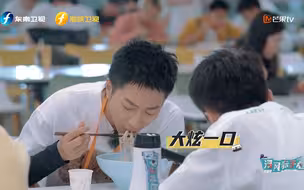 居来提食堂“社交悍匪”