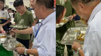 校长守在食堂垃圾桶旁监督 与学生一起吃掉盘子里的剩饭 网友爆赞