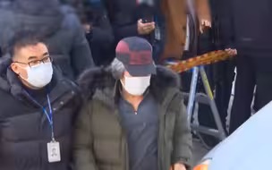 “素媛案”原型罪犯刑满出狱 现场民众群情激愤