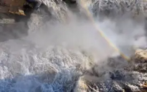 壮观！黄河壶口瀑布再现清流飞瀑景观 与彩虹绝美同框