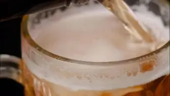 男子每晚喝一斤酒助眠，称“效果很好 睡得很踏实”，不料突发急性肾衰。医生：喝酒助眠并不可取。