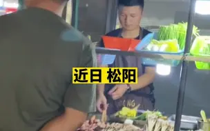 99年小伙毕业卖烧烤，每天收摊后用洗衣粉刷马路！网友：求地址，这就去支持