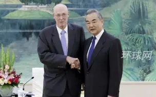 王毅会见美国前财长鲍尔森：望美对华政策重回理性务实轨道，拉长正面清单，缩小负面清单