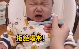 宝宝不爱喝水妈妈一招搞定，“敬水不喝 喝罚水。”