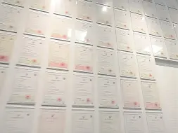 震撼！我国新能源汽车专利一面墙挂不下！打卡广西新能源汽车实验室专利墙～