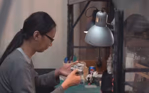 【逐梦大湾区 打拼大未来】模型师“龙哥”：希望超越好莱坞 帮助年轻人圆梦